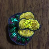 ベゴニアの刺繍イヤリング（Y）