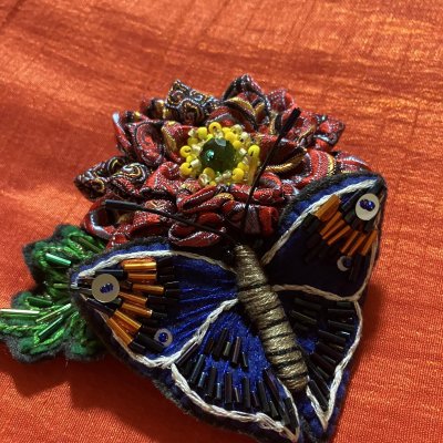 画像2: 布花の菊と蝶　紅