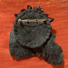 他の写真1: 布花の菊と蝶　茶