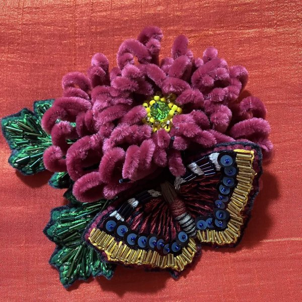 画像1: 桃色の菊と蝶 (1)