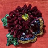 画像: 紅い菊と蝶